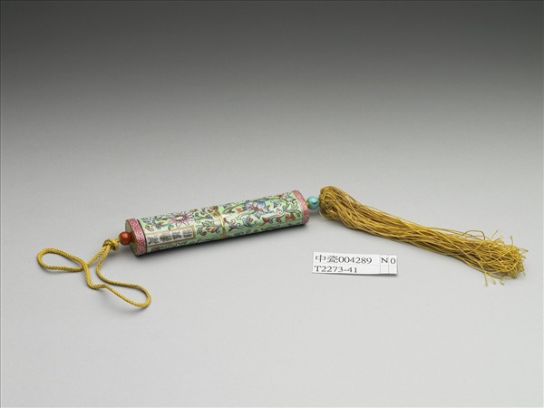 粉彩綠地番蓮紋牙籤筒