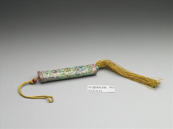 粉彩綠地番蓮紋牙籤筒