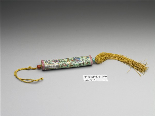 粉彩綠地番蓮紋牙籤筒