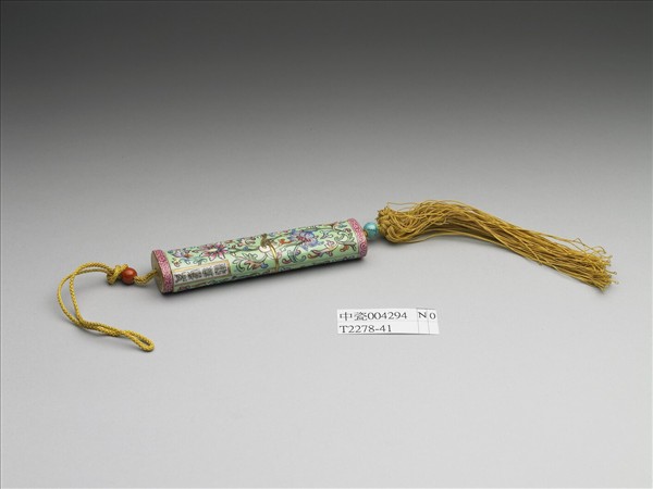 粉彩綠地番蓮紋牙籤筒
