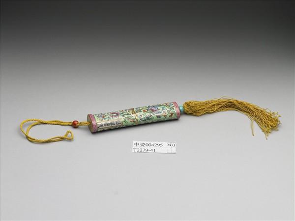 粉彩綠地番蓮紋牙籤筒