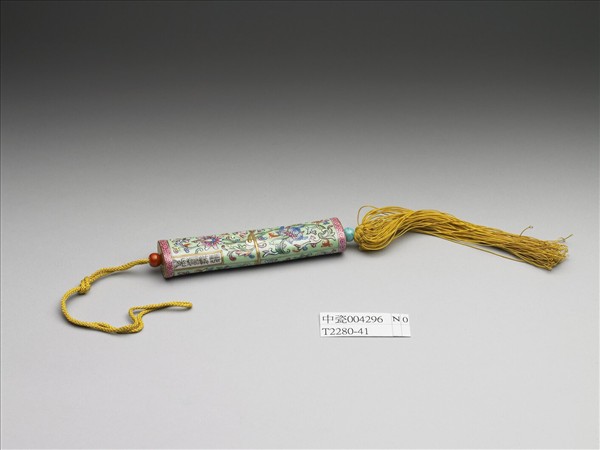 粉彩綠地番蓮紋牙籤筒