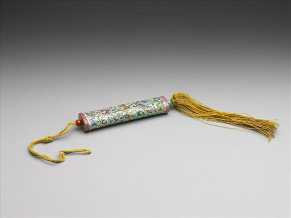 粉彩綠地番蓮紋牙籤筒