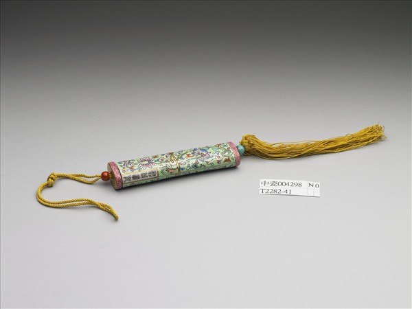 粉彩綠地番蓮紋牙籤筒