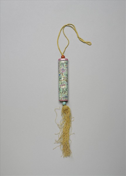 粉彩綠地番蓮紋牙籤筒