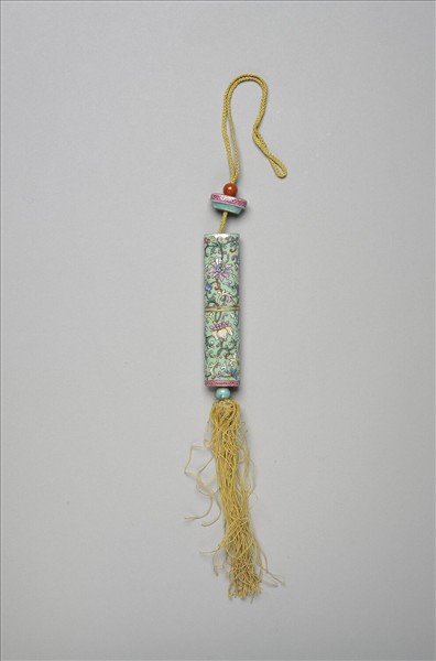 粉彩綠地番蓮紋牙籤筒