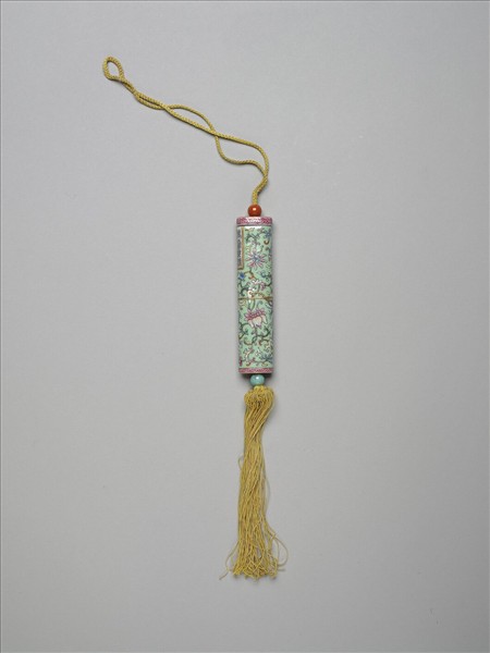 粉彩綠地番蓮紋牙籤筒