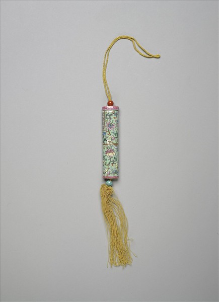 粉彩綠地番蓮紋牙籤筒