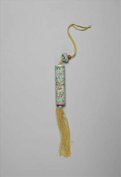 粉彩綠地番蓮紋牙籤筒