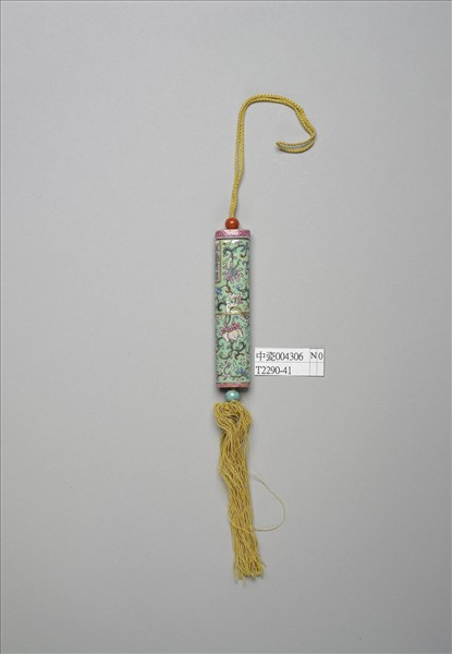 粉彩綠地番蓮紋牙籤筒