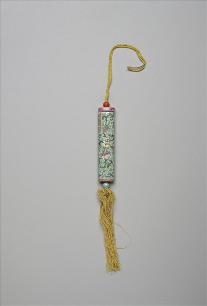 粉彩綠地番蓮紋牙籤筒