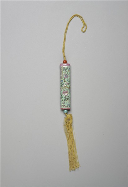 粉彩綠地番蓮紋牙籤筒