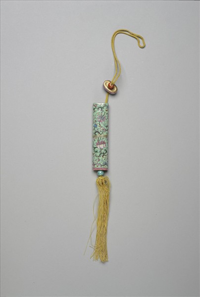 粉彩綠地番蓮紋牙籤筒