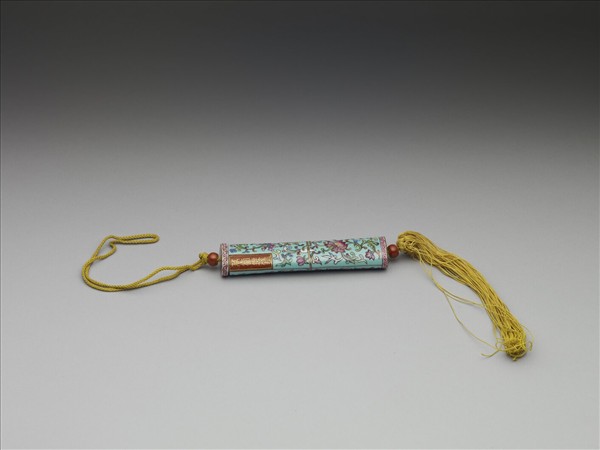 粉彩湖綠地纏枝花卉紋牙籤筒