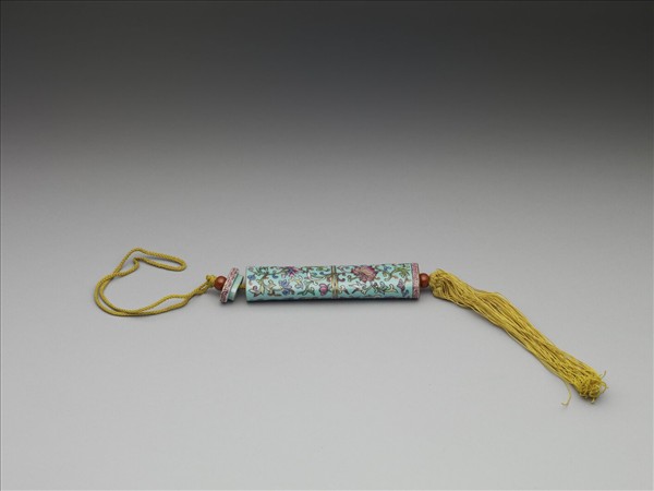 粉彩湖綠地纏枝花卉紋牙籤筒