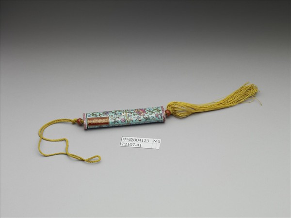 粉彩湖綠地纏枝花卉紋牙籤筒