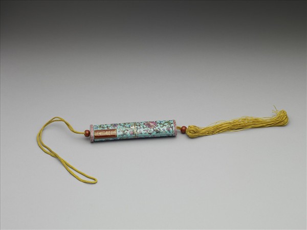 粉彩湖綠地纏枝花卉紋牙籤筒