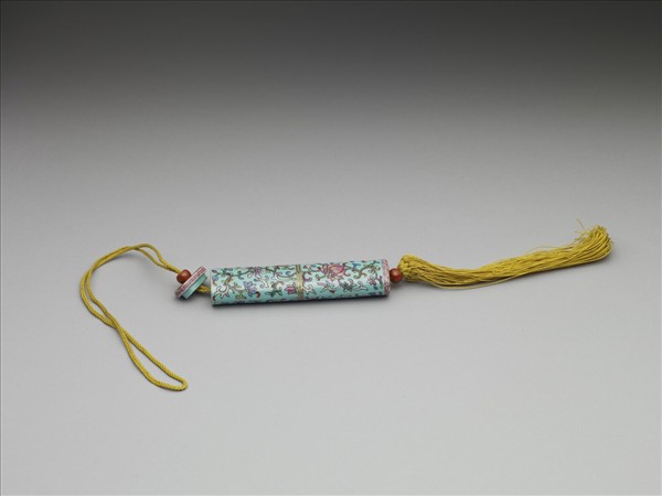 粉彩湖綠地纏枝花卉紋牙籤筒