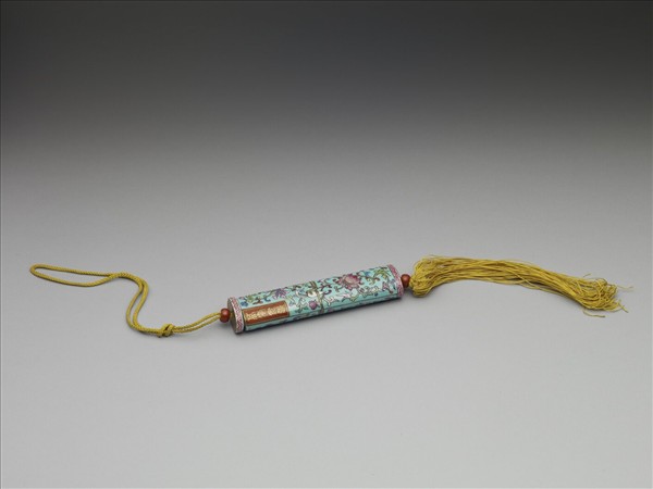 粉彩湖綠地纏枝花卉紋牙籤筒