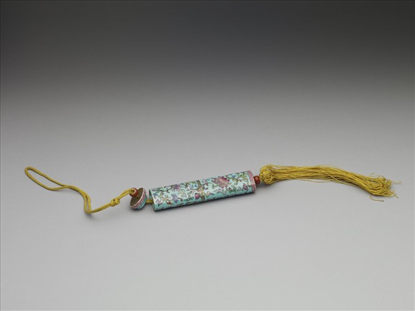 粉彩湖綠地纏枝花卉紋牙籤筒