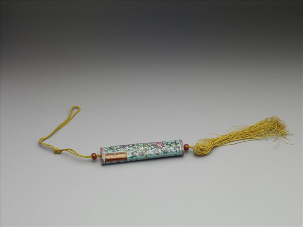 粉彩湖綠地纏枝花卉紋牙籤筒