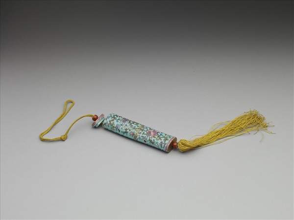 粉彩湖綠地纏枝花卉紋牙籤筒