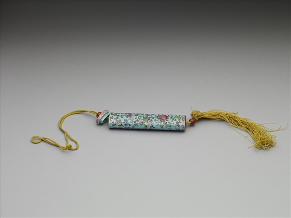 粉彩湖綠地纏枝花卉紋牙籤筒