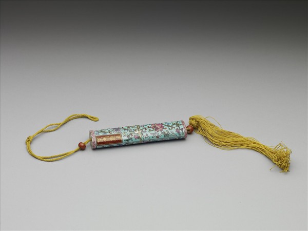 粉彩湖綠地纏枝花卉紋牙籤筒