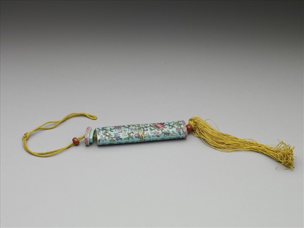 粉彩湖綠地纏枝花卉紋牙籤筒