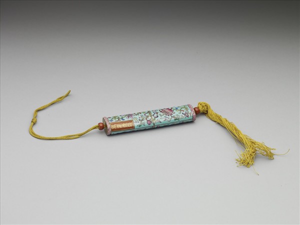 粉彩湖綠地纏枝花卉紋牙籤筒