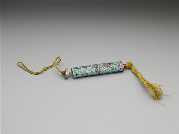 粉彩湖綠地纏枝花卉紋牙籤筒