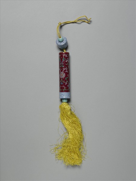 粉彩紅地番蓮紋牙籤筒