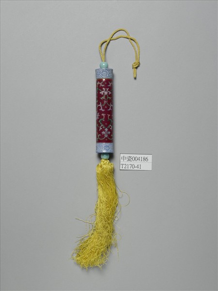 粉彩紅地番蓮紋牙籤筒