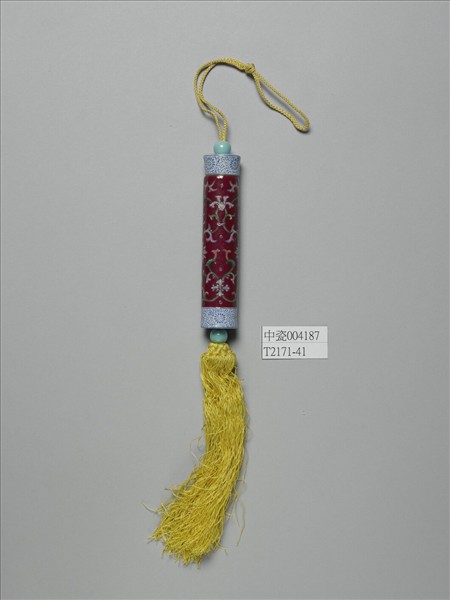 粉彩紅地番蓮紋牙籤筒