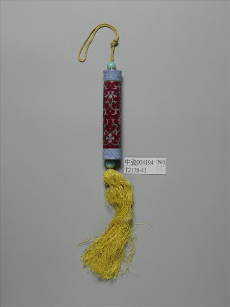 粉彩紅地番蓮紋牙籤筒