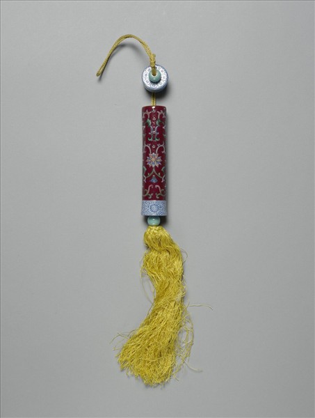 粉彩紅地番蓮紋牙籤筒