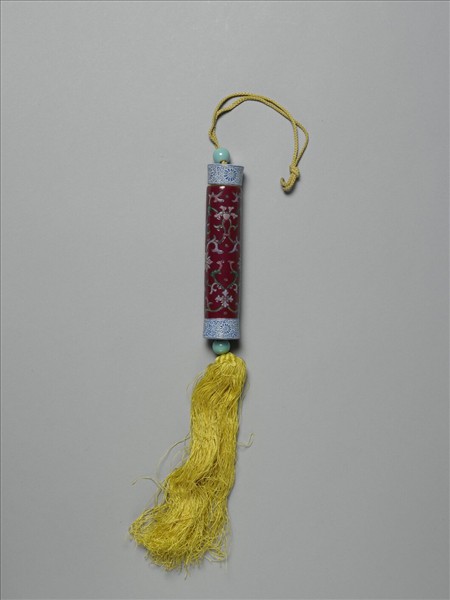 粉彩紅地番蓮紋牙籤筒