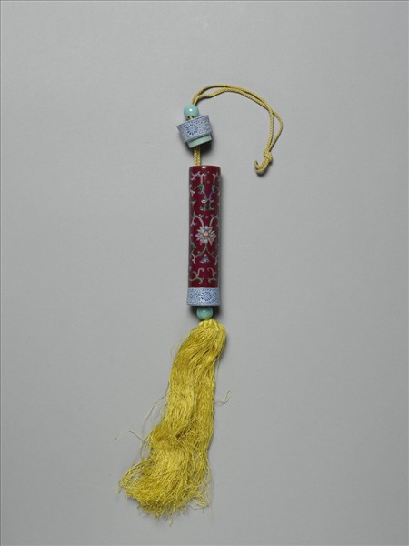 粉彩紅地番蓮紋牙籤筒