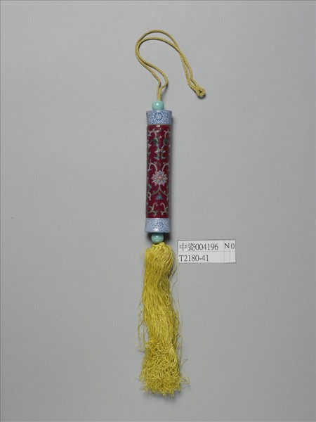 粉彩紅地番蓮紋牙籤筒