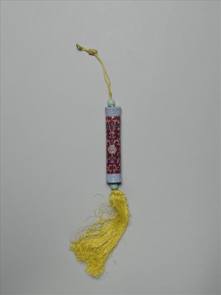 粉彩紅地番蓮紋牙籤筒