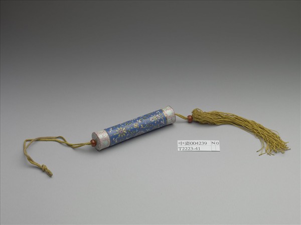 粉彩藍地番蓮紋牙籤筒