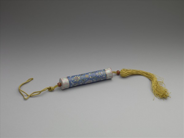 粉彩藍地番蓮紋牙籤筒