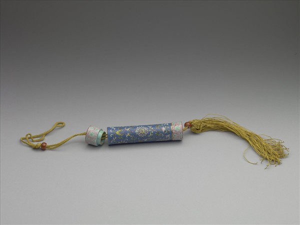 粉彩藍地番蓮紋牙籤筒