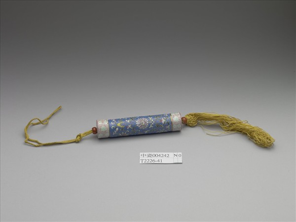 粉彩藍地番蓮紋牙籤筒