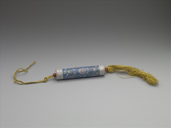 粉彩藍地番蓮紋牙籤筒