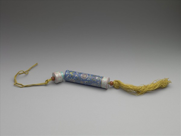 粉彩藍地番蓮紋牙籤筒