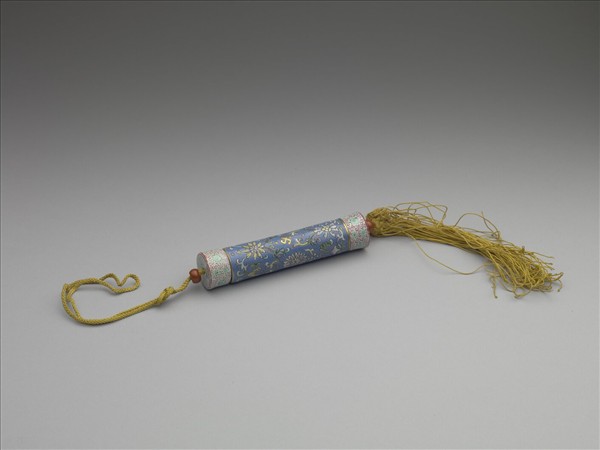粉彩藍地番蓮紋牙籤筒