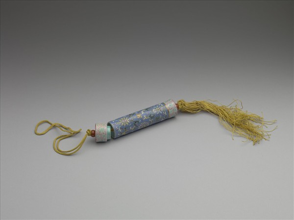 粉彩藍地番蓮紋牙籤筒