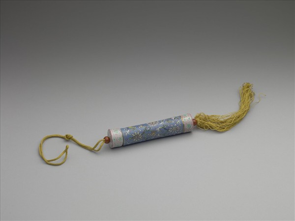 粉彩藍地番蓮紋牙籤筒