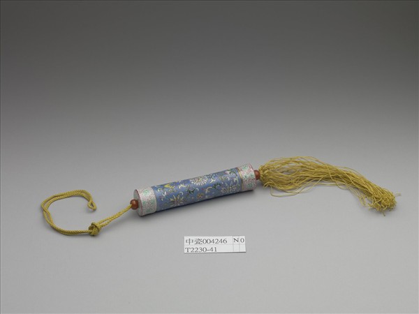 粉彩藍地番蓮紋牙籤筒